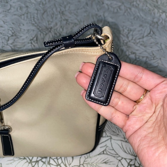 Coach Cream and Black Shoulder Bag with Structured Design - Picture 4 of 6